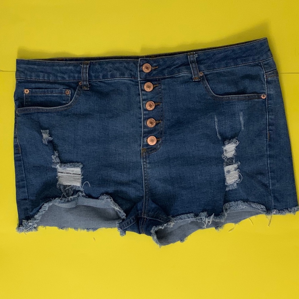 Denim shorts ✨